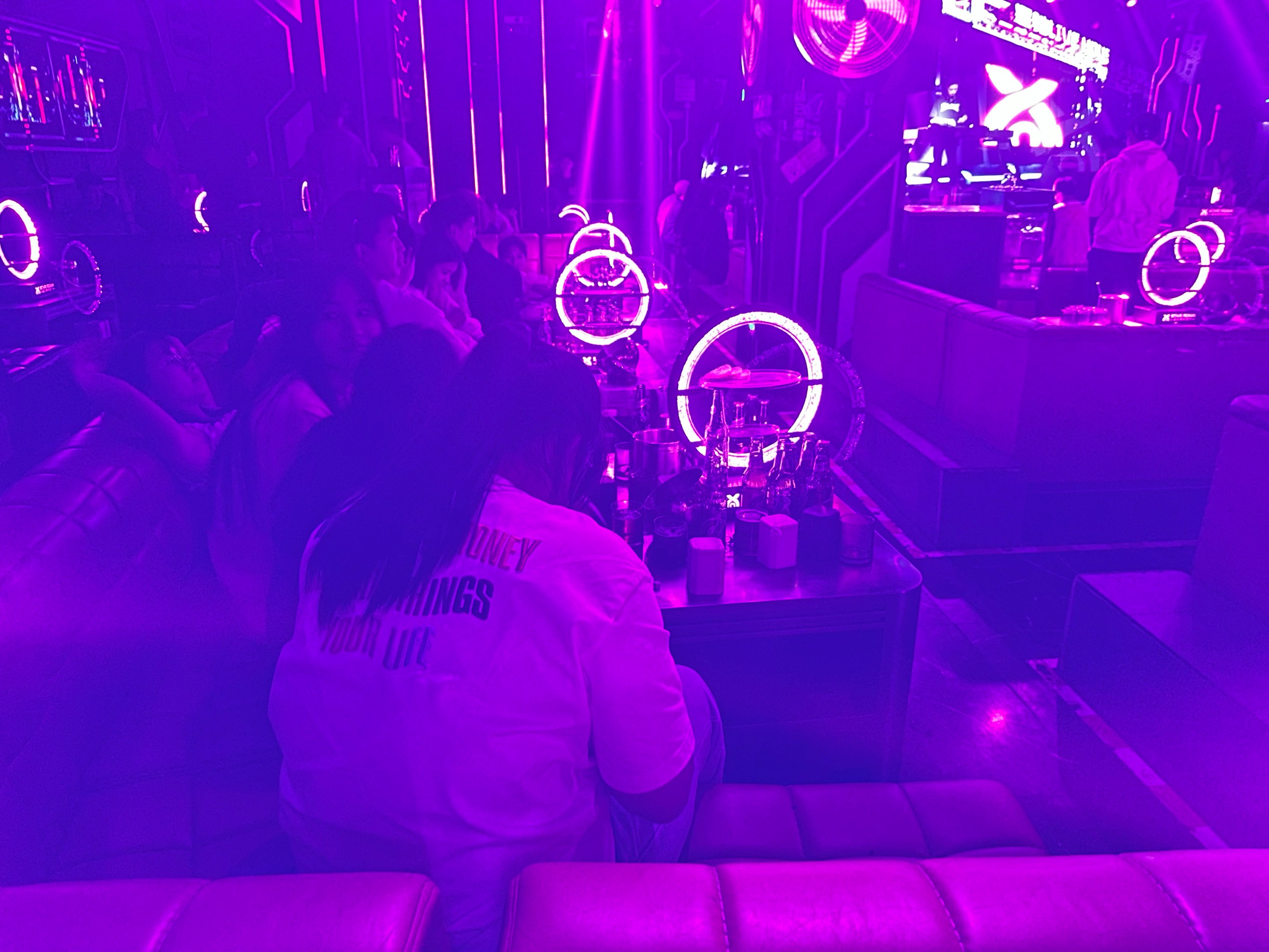 郑州商务ktv专业商务ktv订房选择-中原区ktv预订